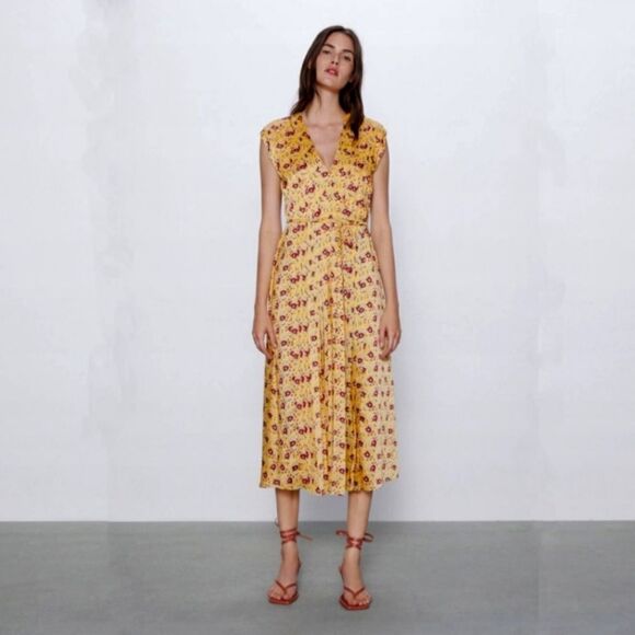 Bloggers favorites yellow floral dress - Picture 2 of 9